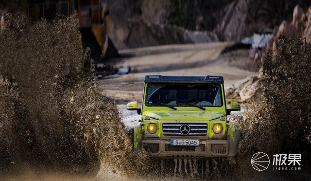 史上最硬奔驰来了!新内饰像科幻片,全球男人都渴望被它榨干 史上最硬奔驰来了!新内饰像科幻片,全球男人都渴望被它榨干