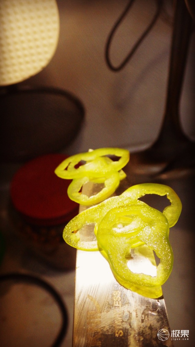 “瑞典国刀”莫拉125周年纪念版,锋利耐操剔骨劈柴都不是事儿 “瑞典国刀”莫拉125周年纪念版,锋利耐操剔骨劈柴都不是事儿