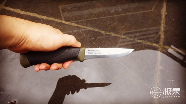 “瑞典国刀”莫拉125周年纪念版,锋利耐操剔骨劈柴都不是事儿 “瑞典国刀”莫拉125周年纪念版,锋利耐操剔骨劈柴都不是事儿