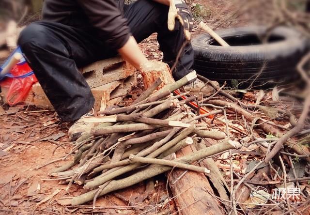 “瑞典国刀”莫拉125周年纪念版,锋利耐操剔骨劈柴都不是事儿 “瑞典国刀”莫拉125周年纪念版,锋利耐操剔骨劈柴都不是事儿