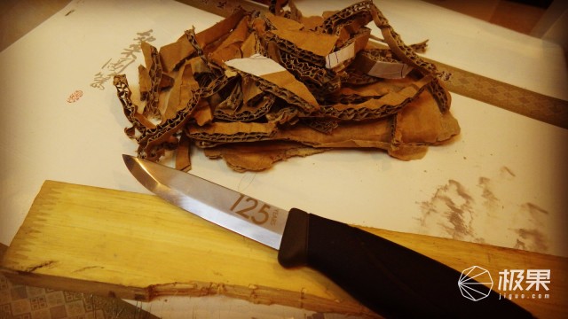 “瑞典国刀”莫拉125周年纪念版,锋利耐操剔骨劈柴都不是事儿 “瑞典国刀”莫拉125周年纪念版,锋利耐操剔骨劈柴都不是事儿