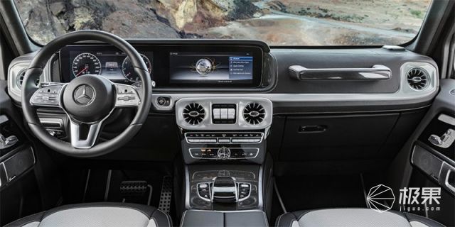史上最硬奔驰来了!新内饰像科幻片,全球男人都渴望被它榨干 史上最硬奔驰来了!新内饰像科幻片,全球男人都渴望被它榨干
