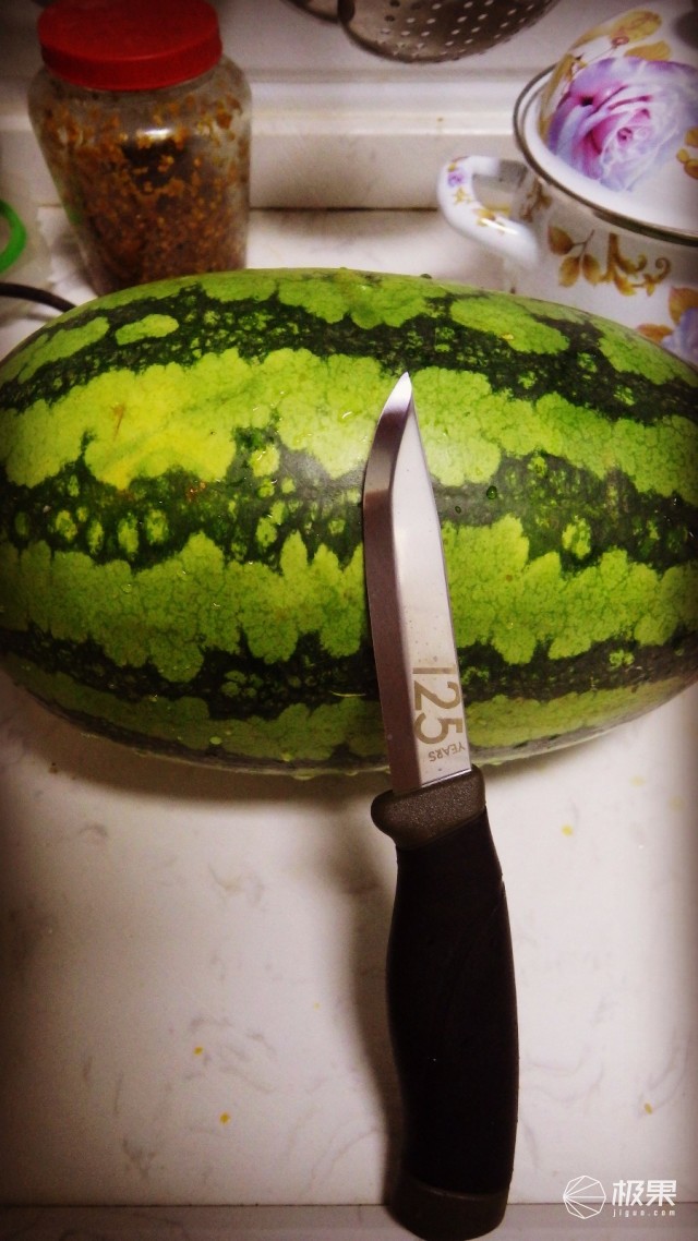 “瑞典国刀”莫拉125周年纪念版,锋利耐操剔骨劈柴都不是事儿 “瑞典国刀”莫拉125周年纪念版,锋利耐操剔骨劈柴都不是事儿