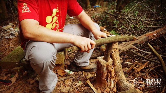 “瑞典国刀”莫拉125周年纪念版,锋利耐操剔骨劈柴都不是事儿 “瑞典国刀”莫拉125周年纪念版,锋利耐操剔骨劈柴都不是事儿