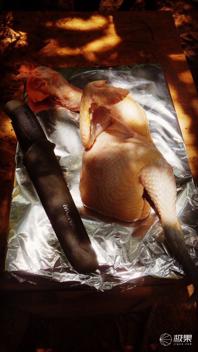 “瑞典国刀”莫拉125周年纪念版,锋利耐操剔骨劈柴都不是事儿 “瑞典国刀”莫拉125周年纪念版,锋利耐操剔骨劈柴都不是事儿