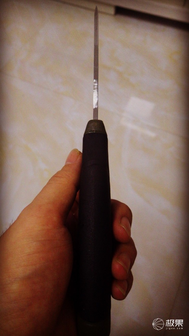 “瑞典国刀”莫拉125周年纪念版,锋利耐操剔骨劈柴都不是事儿 “瑞典国刀”莫拉125周年纪念版,锋利耐操剔骨劈柴都不是事儿