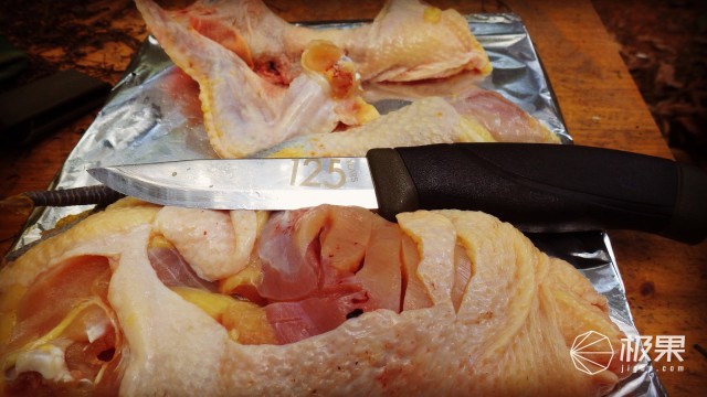 “瑞典国刀”莫拉125周年纪念版,锋利耐操剔骨劈柴都不是事儿 “瑞典国刀”莫拉125周年纪念版,锋利耐操剔骨劈柴都不是事儿