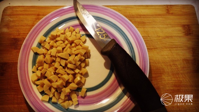 “瑞典国刀”莫拉125周年纪念版,锋利耐操剔骨劈柴都不是事儿 “瑞典国刀”莫拉125周年纪念版,锋利耐操剔骨劈柴都不是事儿