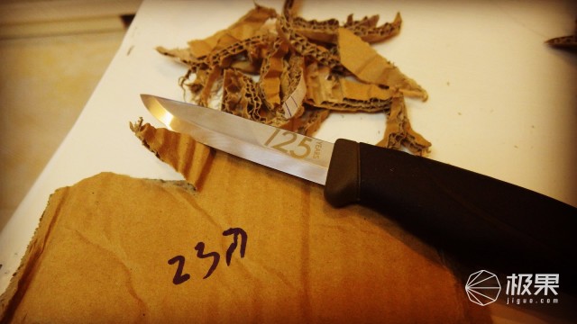 “瑞典国刀”莫拉125周年纪念版,锋利耐操剔骨劈柴都不是事儿 “瑞典国刀”莫拉125周年纪念版,锋利耐操剔骨劈柴都不是事儿
