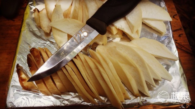 “瑞典国刀”莫拉125周年纪念版,锋利耐操剔骨劈柴都不是事儿 “瑞典国刀”莫拉125周年纪念版,锋利耐操剔骨劈柴都不是事儿