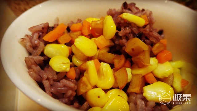 “瑞典国刀”莫拉125周年纪念版,锋利耐操剔骨劈柴都不是事儿 “瑞典国刀”莫拉125周年纪念版,锋利耐操剔骨劈柴都不是事儿