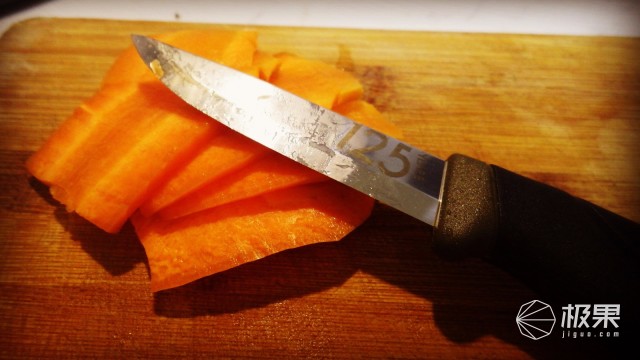 “瑞典国刀”莫拉125周年纪念版,锋利耐操剔骨劈柴都不是事儿 “瑞典国刀”莫拉125周年纪念版,锋利耐操剔骨劈柴都不是事儿