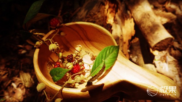 “瑞典国刀”莫拉125周年纪念版,锋利耐操剔骨劈柴都不是事儿 “瑞典国刀”莫拉125周年纪念版,锋利耐操剔骨劈柴都不是事儿