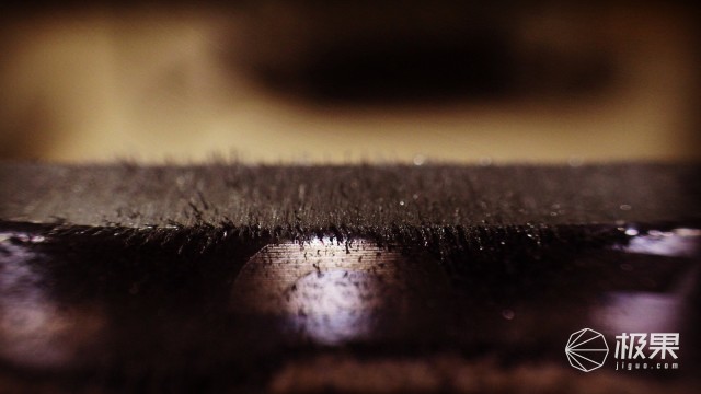 “瑞典国刀”莫拉125周年纪念版,锋利耐操剔骨劈柴都不是事儿 “瑞典国刀”莫拉125周年纪念版,锋利耐操剔骨劈柴都不是事儿