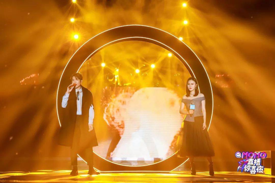 直播好赚钱啊!陌陌女播主居然比迪丽热巴赚得