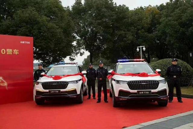 众泰原创旗舰SUV正式被采购为警车，穿上警服竟比保时捷还帅