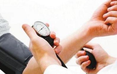 八年高血压花十几万！一颗金桔就解决，血压蹭蹭直降，为家人收藏