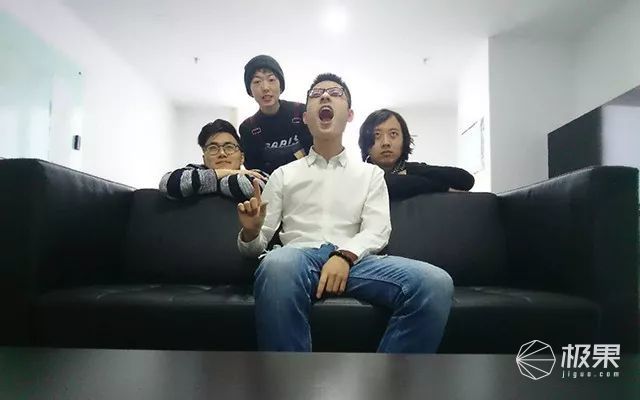 索尼（SONY）XperiaTouch多点触控智能多媒体娱乐终端