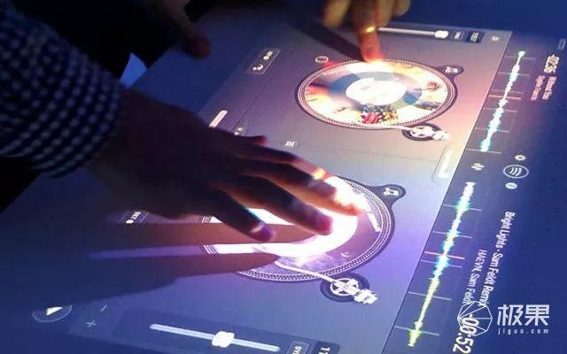 索尼（SONY）XperiaTouch多点触控智能多媒体娱乐终端