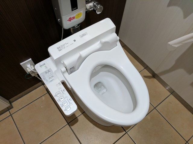 日本制止在厕所吃饭？背后真相令人深思 