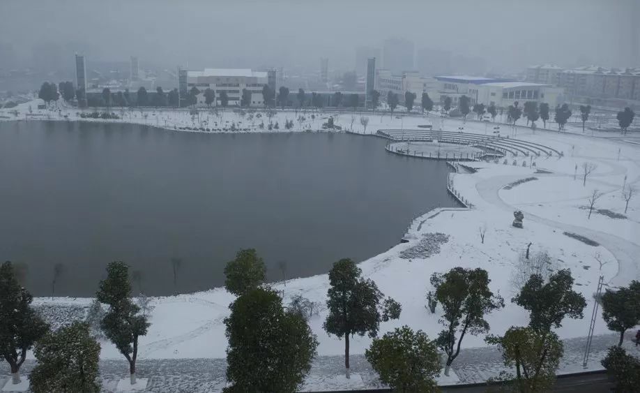 湖南15所高校雪景美过东北的雪乡