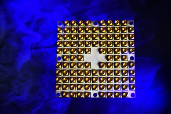 Intel交付49量子比特测试芯片：算力等于5千颗8代i7