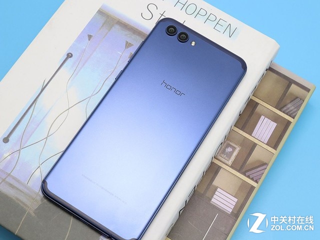 荣耀CES上发布荣耀7X红色版+View10手机 