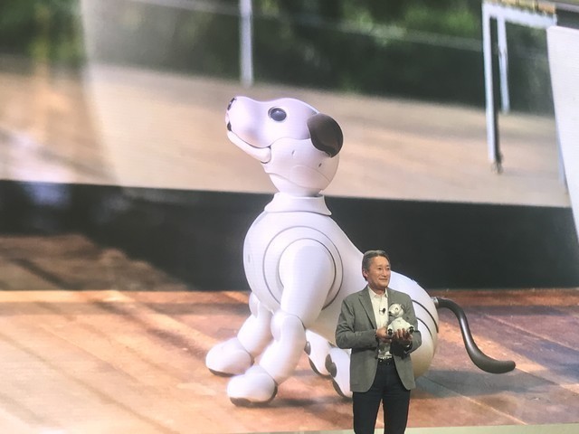 CES2018索尼发家庭伴侣机器人 小狗造型 