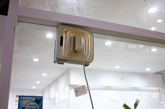 WinbotX擦窗机器人发布，摆脱线缆束缚