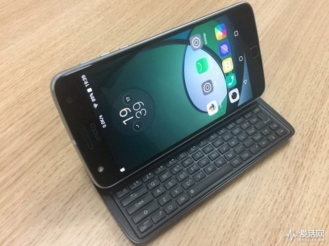 moto-z-moto-mod-snap-keyboard-w782