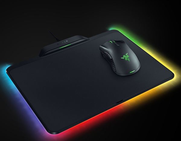 雷蛇正式推出HyperFlux无线充电鼠标套装:双1680色RGB