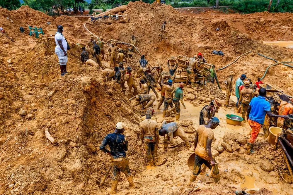 加纳非法淘金故事:美丽风景与残酷现实
