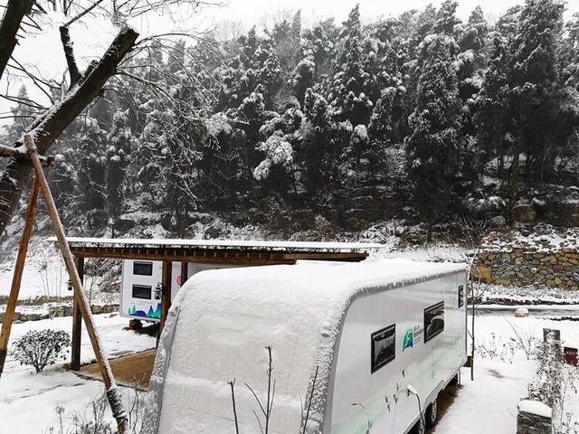 房车露营｜没有雪的银装素裹，算不上完美的冬天