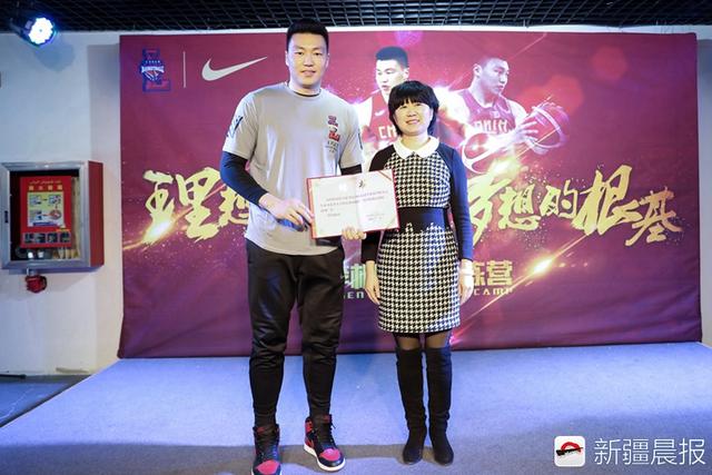 CBA球星李根出任乌鲁木齐聋校篮球队教练 他