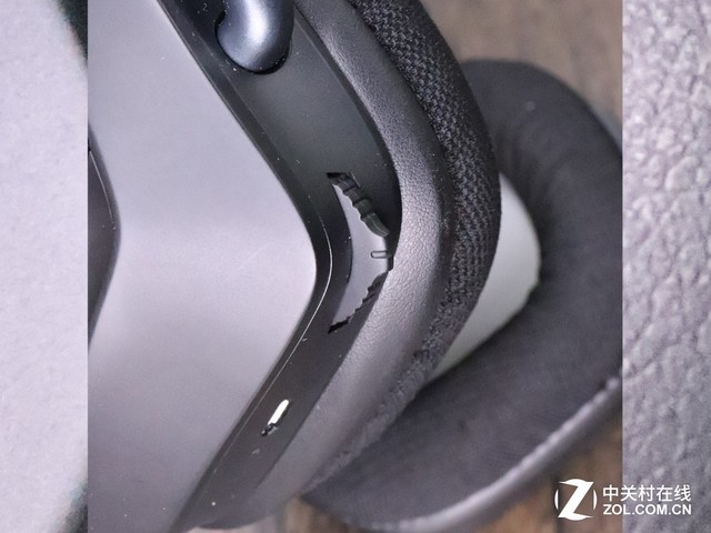 总结: 海盗船耳机架在不打游戏的时候就用耳机架外接3.5mm耳机看电影,或者外接音箱,还能扩展高速USB3.1接口。499的耳机架,拥有高水准的做工,酷炫的光效,音频的转换以及USB的扩展,这么多功能定价也算合理。耳机的佩戴确实很舒服,耳机售价749,综合体验来说是千元内非常有竞争力的一款产品。 购买建议:如果你有一整套海盗船的外设,那这套耳机+耳机架组合肯定是最好的先择。电脑上仅需安装一个软件即可控制所有设备,整体体验非常棒。对于不差钱的用户最好入手一整套,如果是平时休闲娱乐,未来几乎也没有升级的必要了