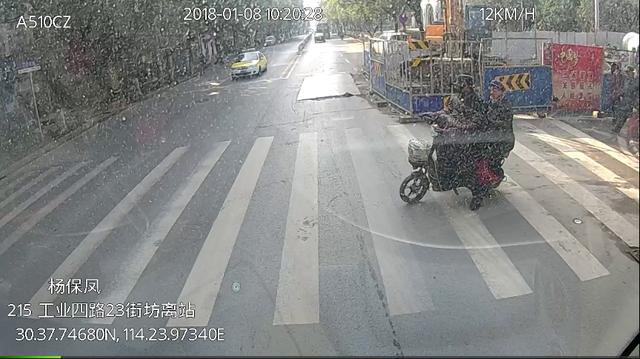 【日行一善】冬日里的感动！  一刻钟内四次礼让行人 受到行人四次点赞