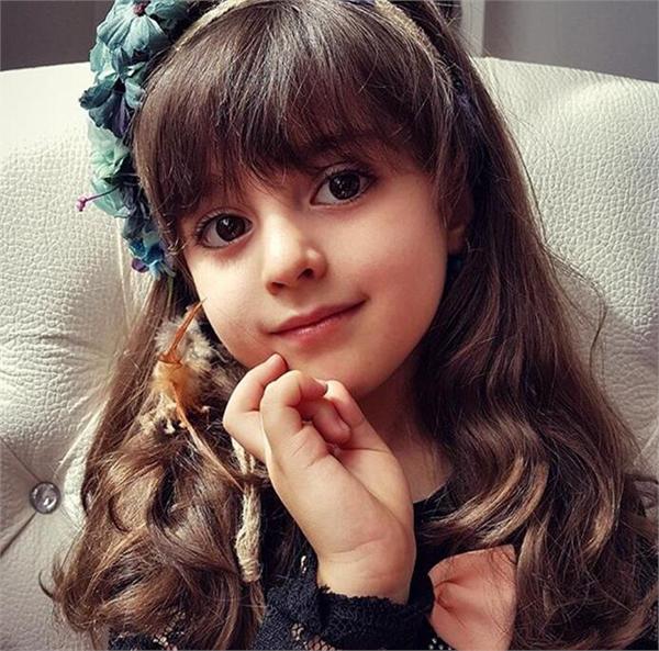 颜值逆天!父亲做女儿保镖专注防狼 最美女童