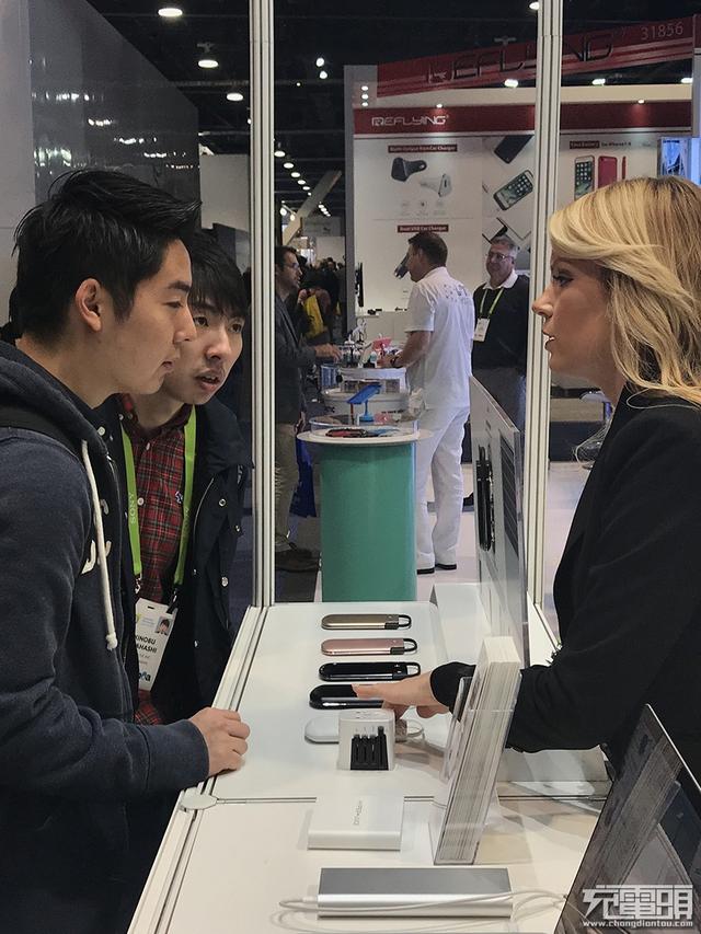 CES 2018：Zikko即刻PowerBag Pro移动电源通吃所有苹果设备