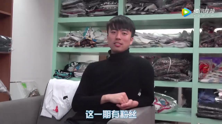 三岁萌娃表演节目在舞台上睡着 引起观众哈哈