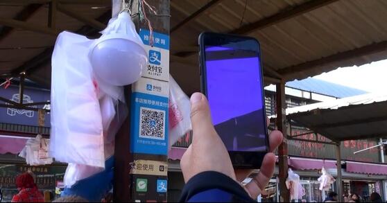 韩记者北京一日游体验手机支付：消费近十次 从未打开钱包