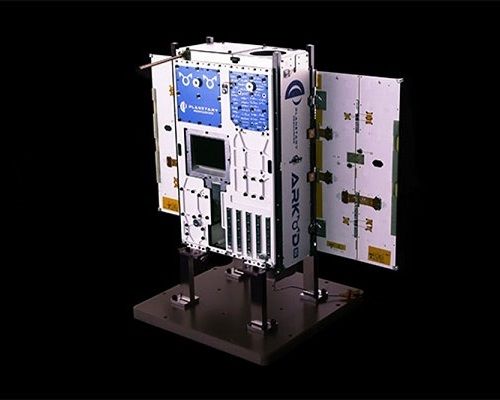 行星资源公司的Arkyd-6迷你卫星已成功入轨并展开测试