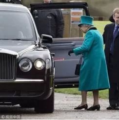 91岁英国女王太自律：光腿不穿秋裤 一个包包背几十年