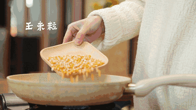 20元钱的一份爆米花,成本只要5毛钱,原来是这么做的