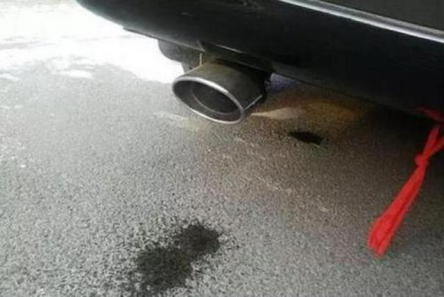 汽车排气管总滴水，是不是发动机有问题？