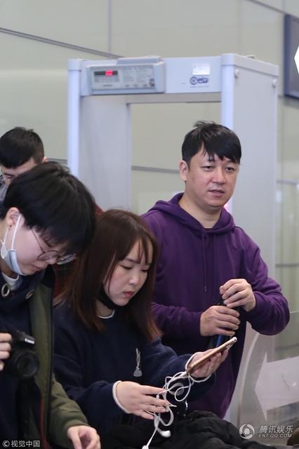 路人照里潘粤明其实更胖,连下巴都没有了