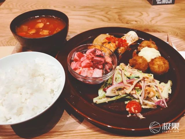 裸睡全球首家MUJI酒店：这辈子最爽嗨的一夜！堪称高性价比艳遇圣地！