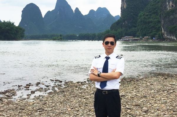 桂林航空飞行员邵文:乘风飞行的阳光大男孩