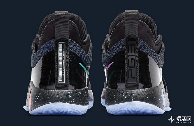 耐克发布索尼PS主题篮球鞋PG2 灯光震动这是