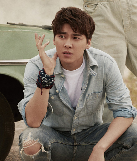 一波李易峰在微博之夜的动图 有没有被帅到?