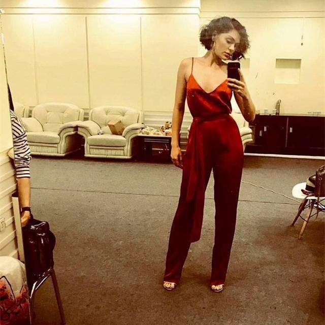 Jessie J曝光中国乘客飞机上开外放,手机解禁问题引起民众热议